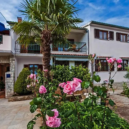 Apartment In With Parking Space Rovinj